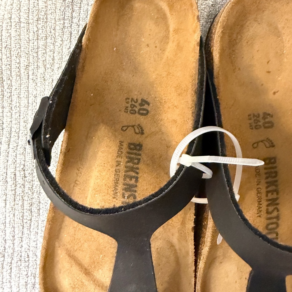 Birkenstock Black Gizeh Style Leather Thong Sandals - Picture 4 of 9